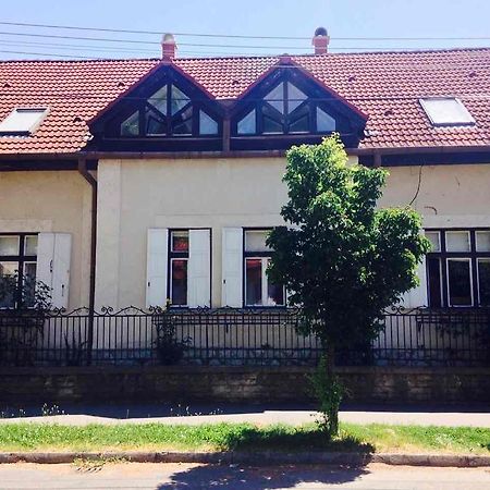 Horvath Apartmanhaz Kaposvár Exteriör bild